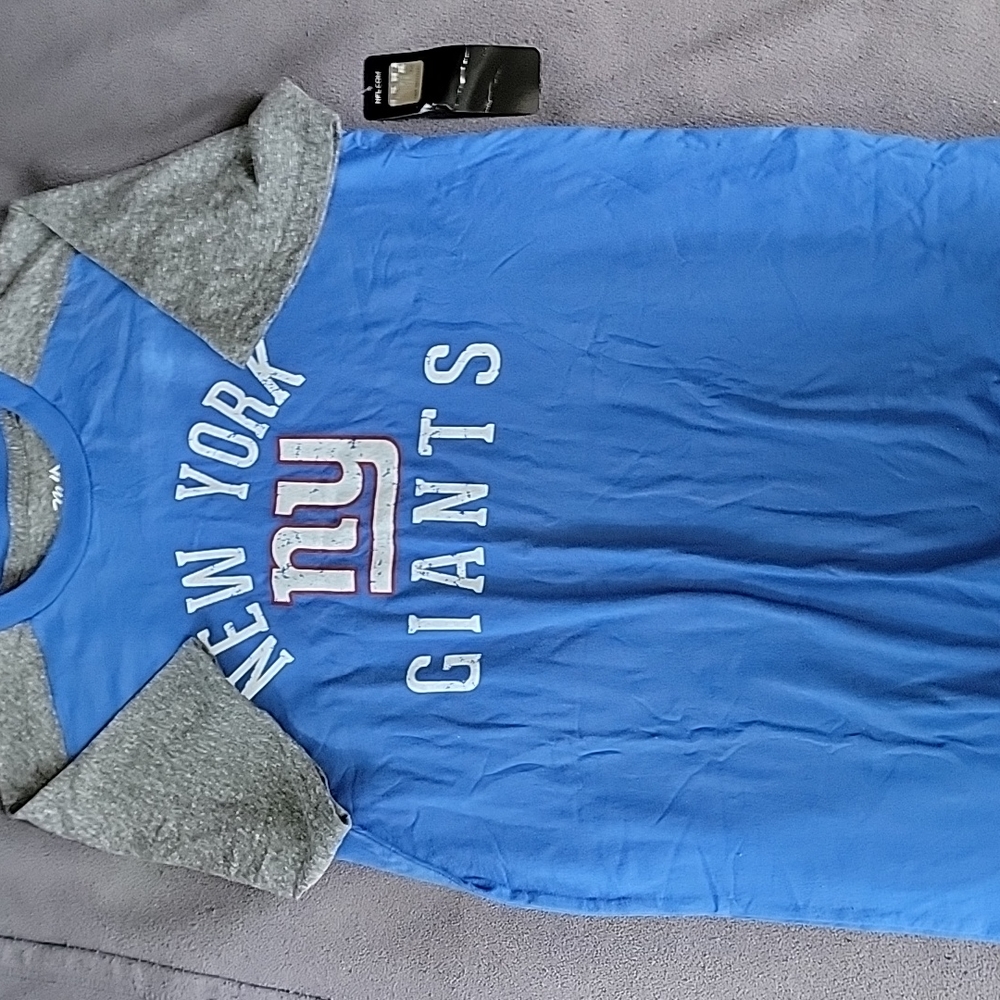 NY Giants tshirt. Size Small